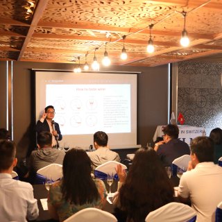 Lớp học thử nếm "Wine Tasting" dành cho sinh viên ngành Hospitality