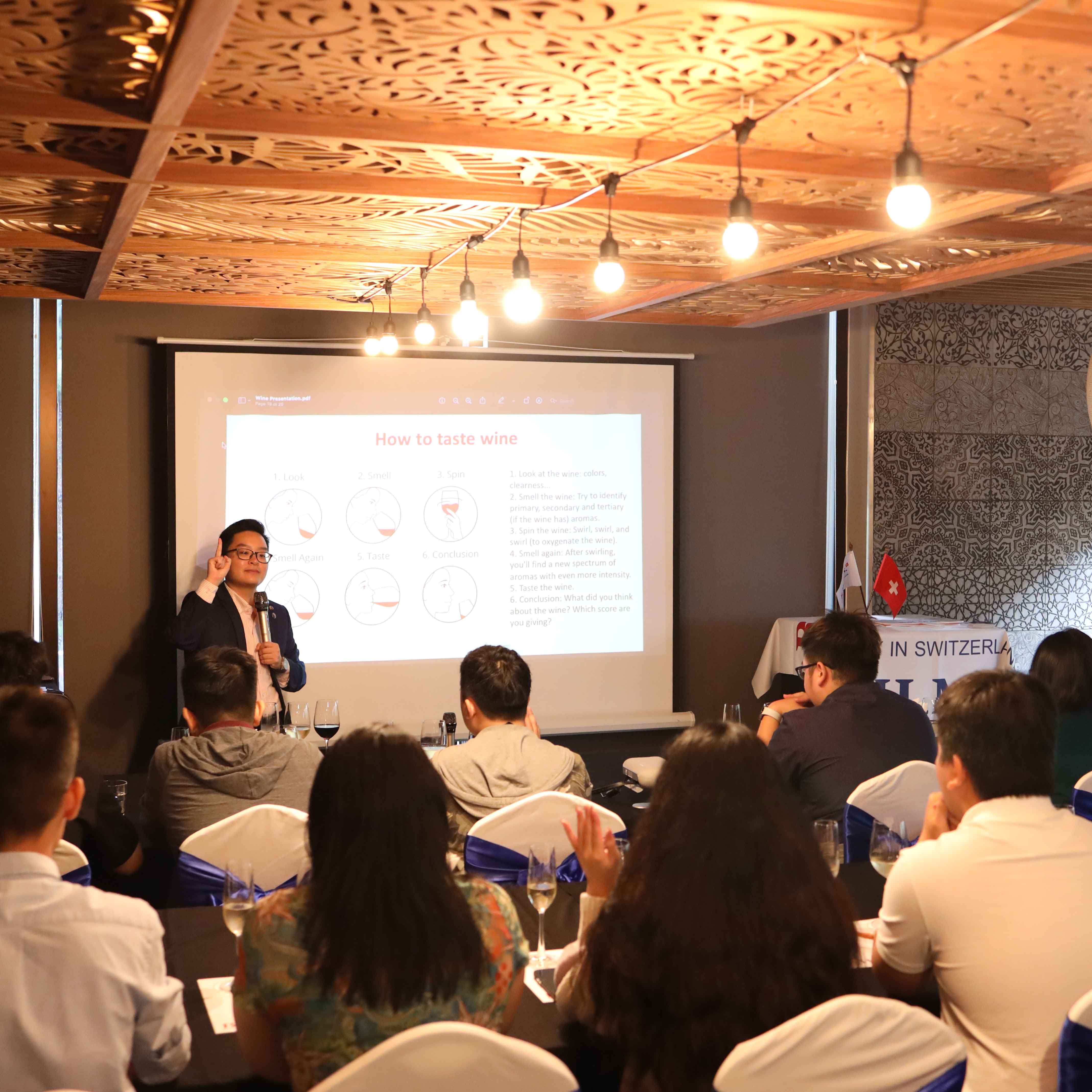 Lớp học thử nếm "Wine Tasting" dành cho sinh viên ngành Hospitality